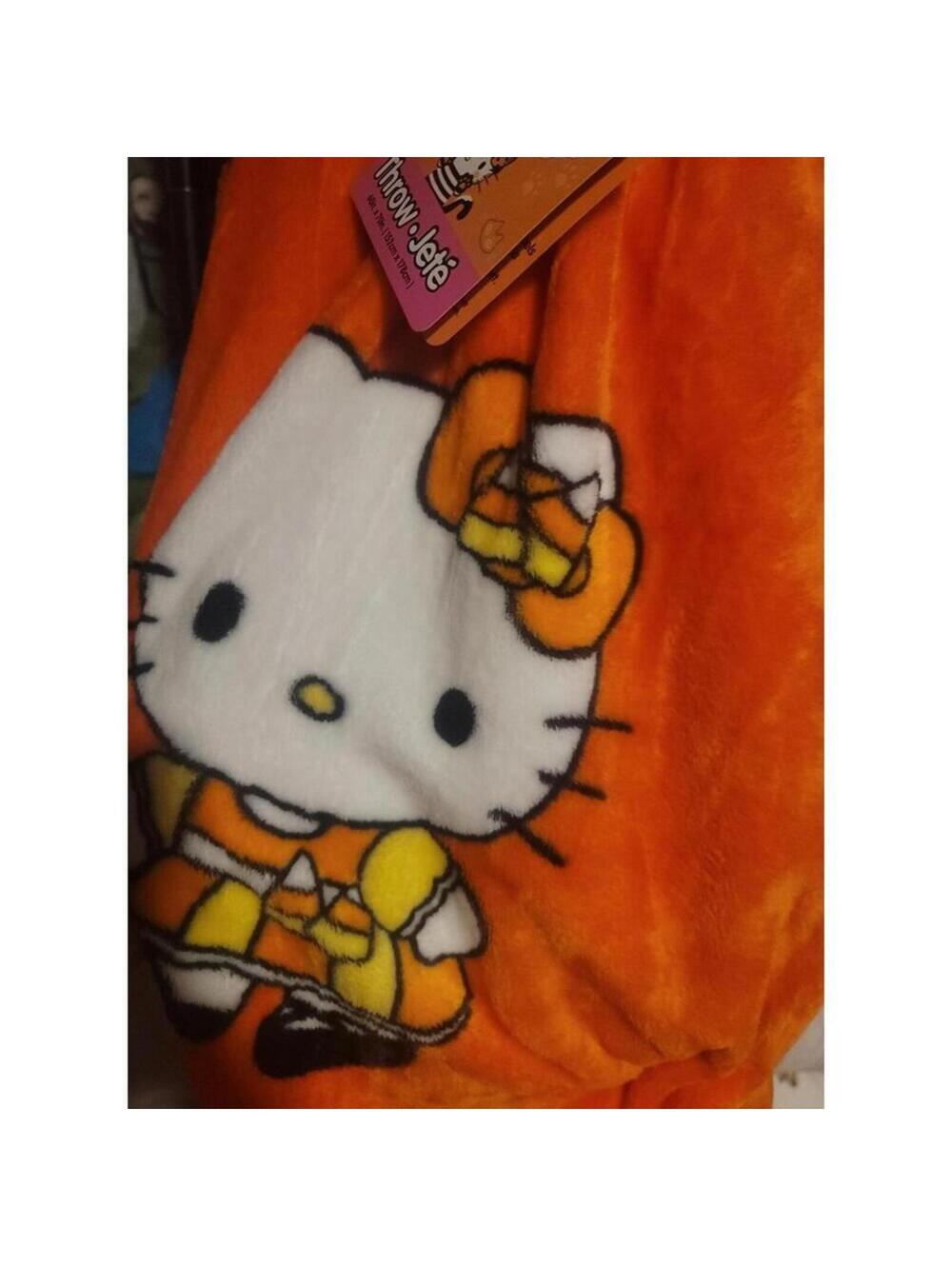 Hello Kitty Blanket Set - Picture 2 of 6